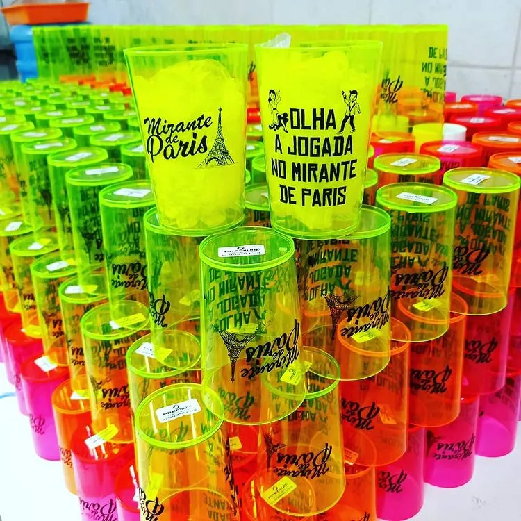 Copos coloridos personalizados